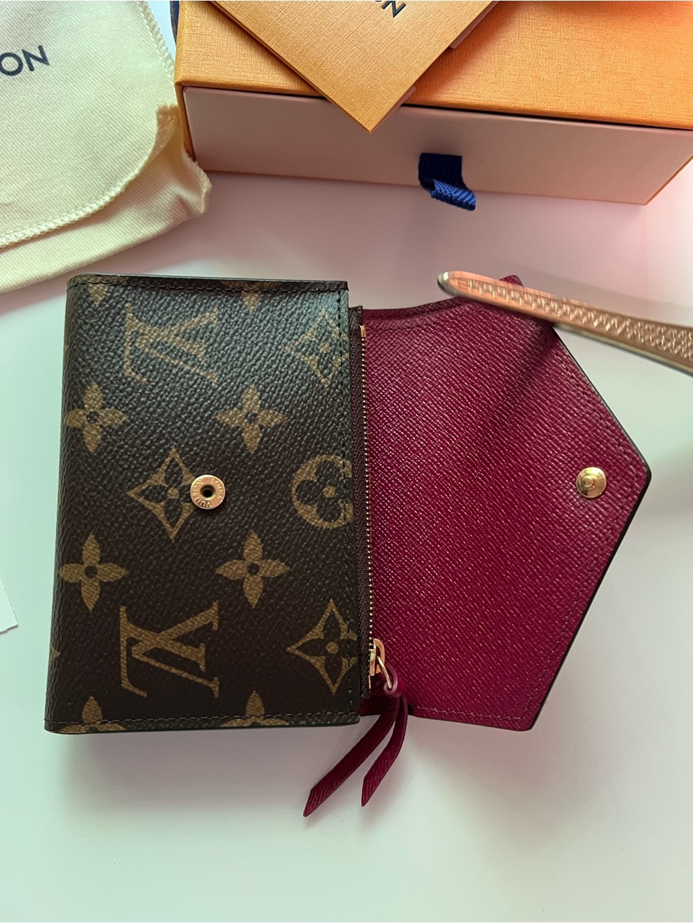 LOUIS VUITTON Victorine Wallet Monogram Fuchsia Interior MSRP $605 - Picture 9 of 16